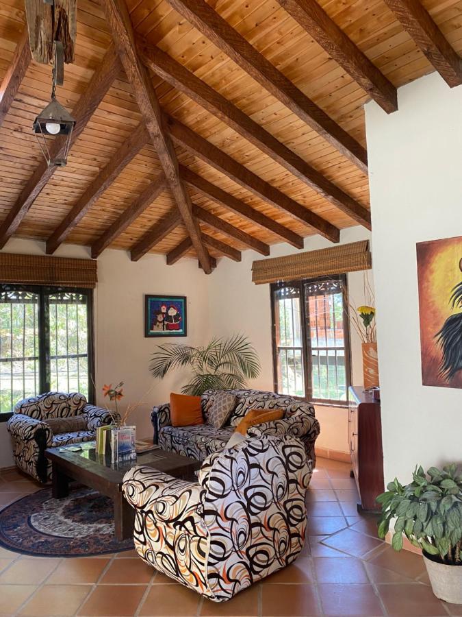 Oak Tree House Guest House กัวตาเป ภายนอก รูปภาพ