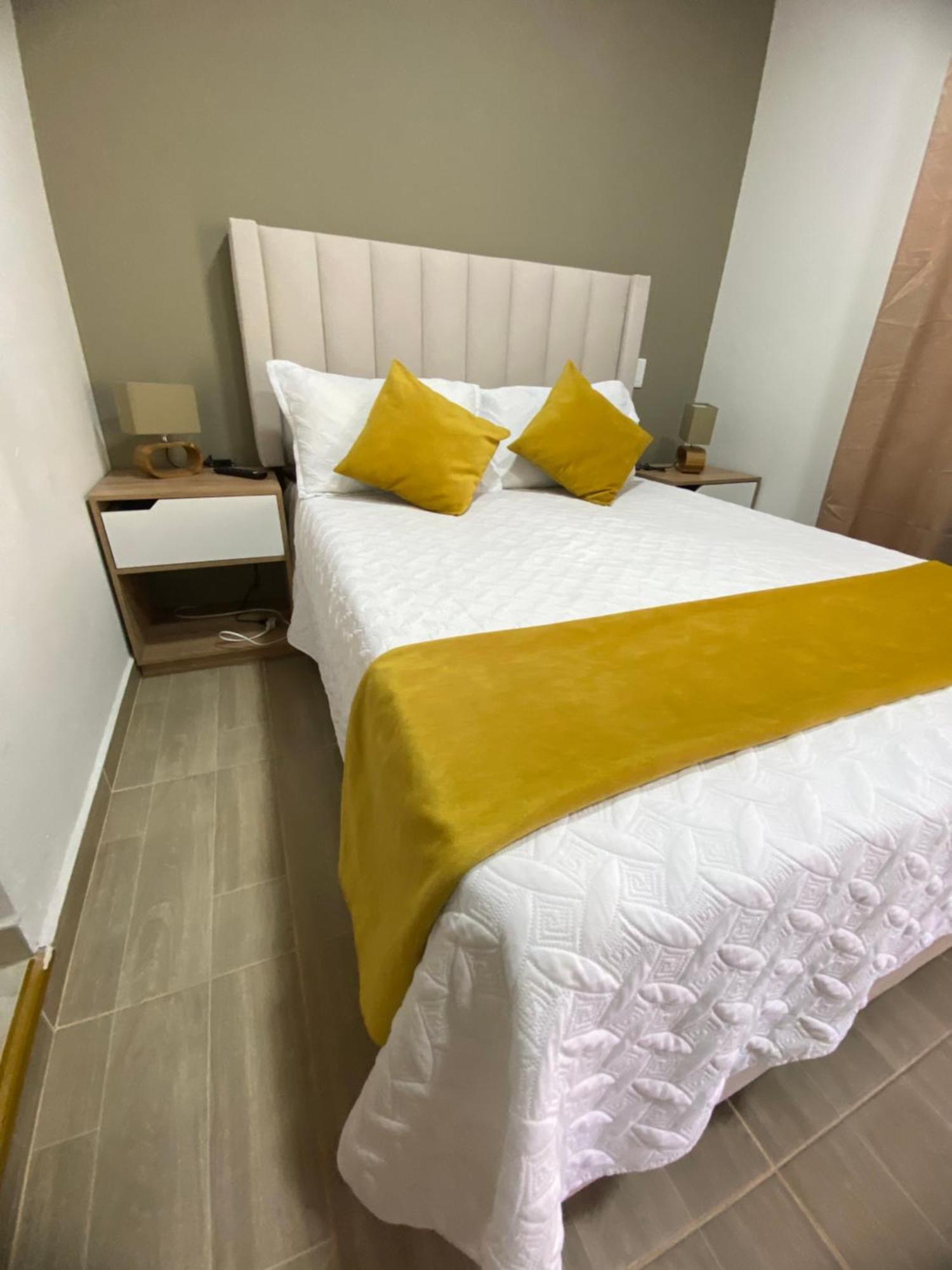Oak Tree House Guest House กัวตาเป ภายนอก รูปภาพ